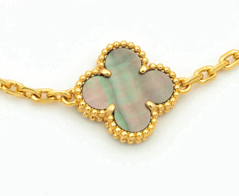 [Star]New CLOVER 5 MOTIF GRAY MOP BRACELET COLLECTION