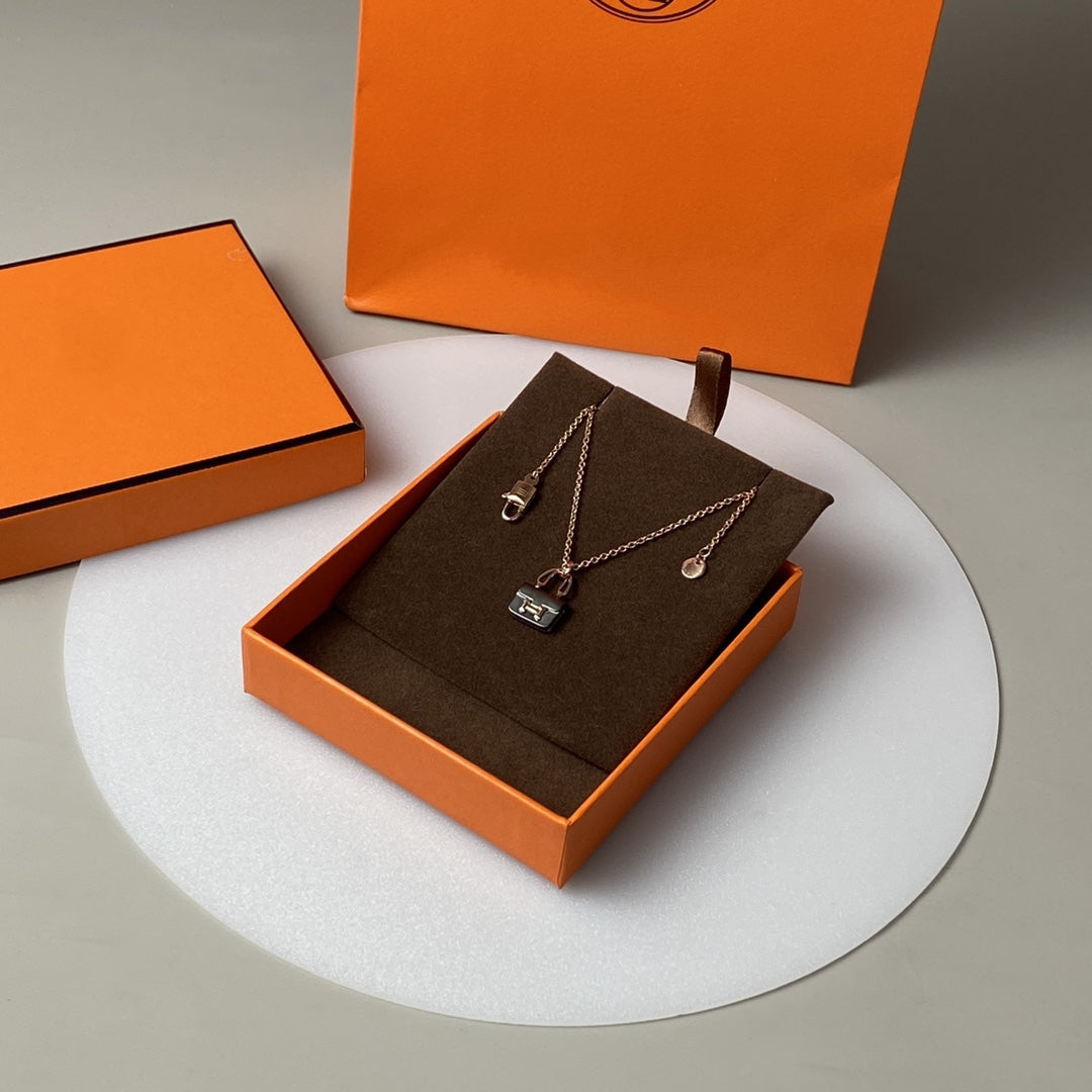 ¡®Star¡¯CONSTANCE BLACK PEDANT PINK GOLD NECKLACE