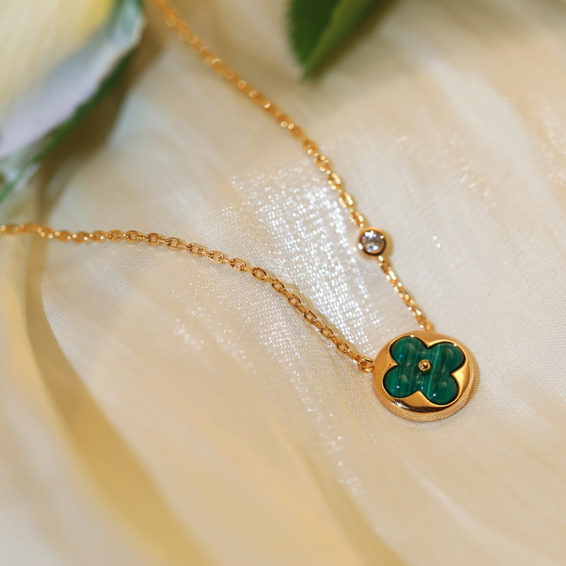 ¡®Star¡¯SUN PEDANT PINK GOLD 1 DIAMOND NECKLACE