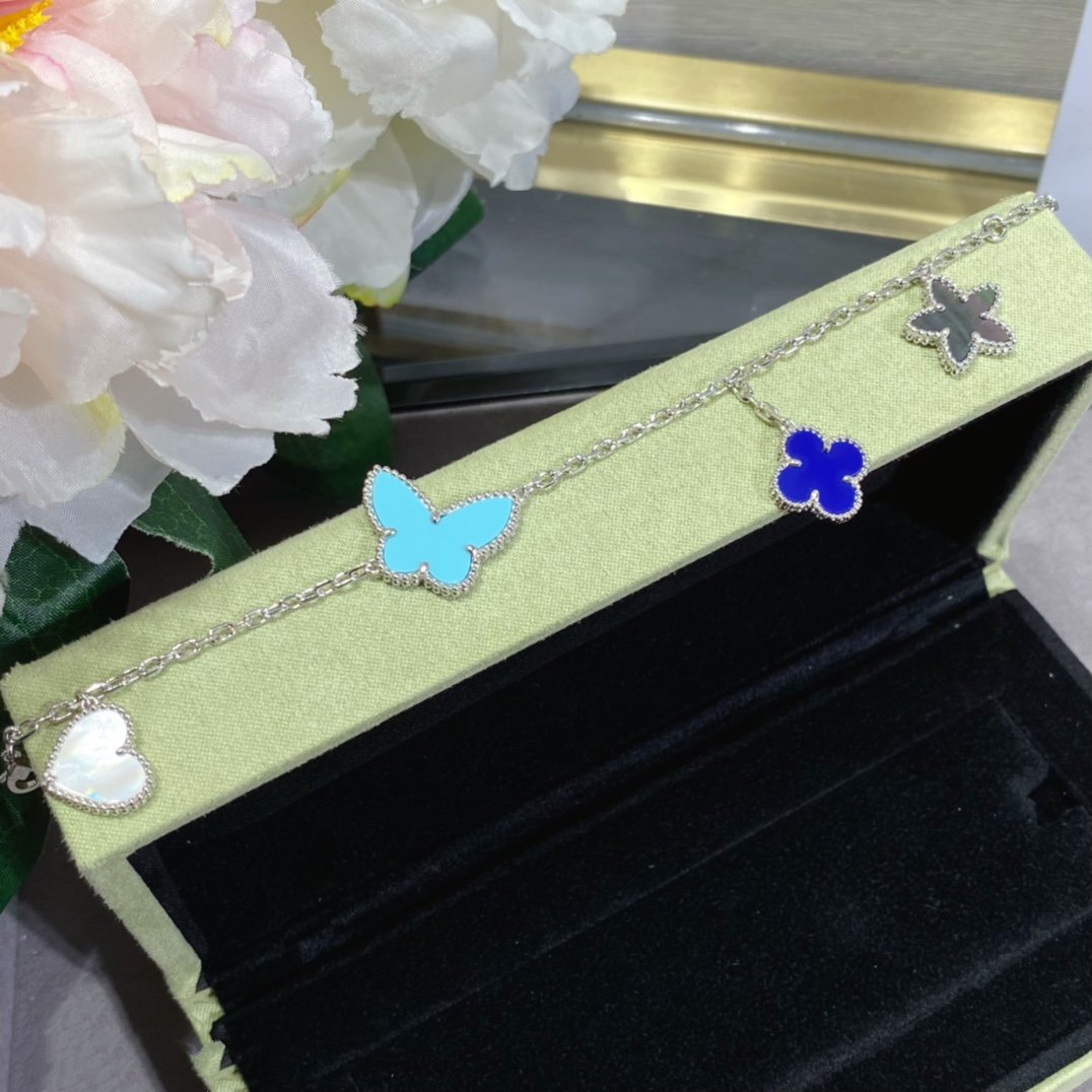 ¡®Star¡¯LUCKY SPRING SILVER BRACELET 4 MOTIF