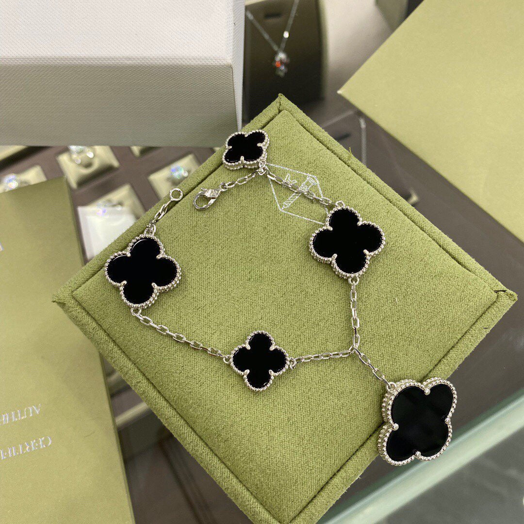 ¡®Star¡¯CLOVER 5 MOTIFS SIVLER ONYX BRACELET