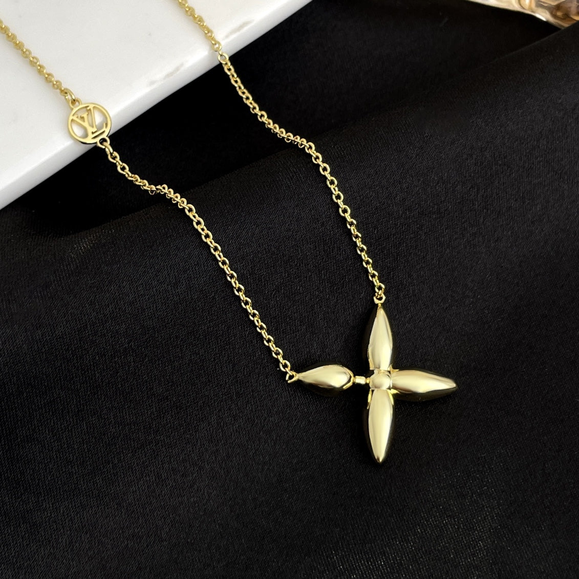 ¡®Star¡¯LOUISETTE GOLD NECKLACE