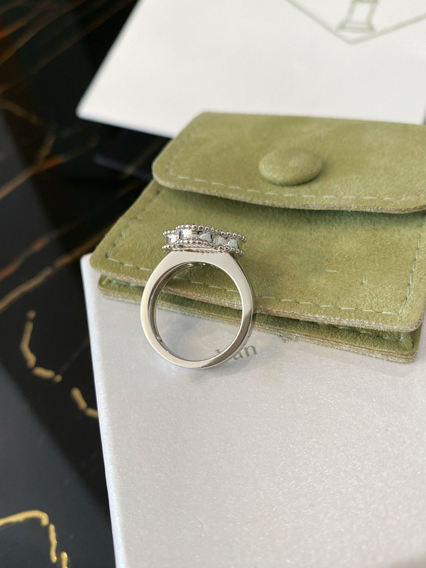 ¡®Star¡¯CLOVER SILVER RING