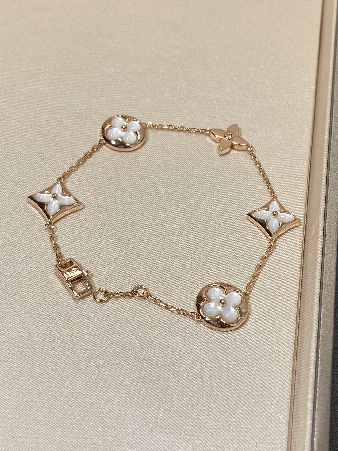 ¡®Moco¡¯STAR AND SUN 5 MOTIF MOP PINK GOLD BRACELET