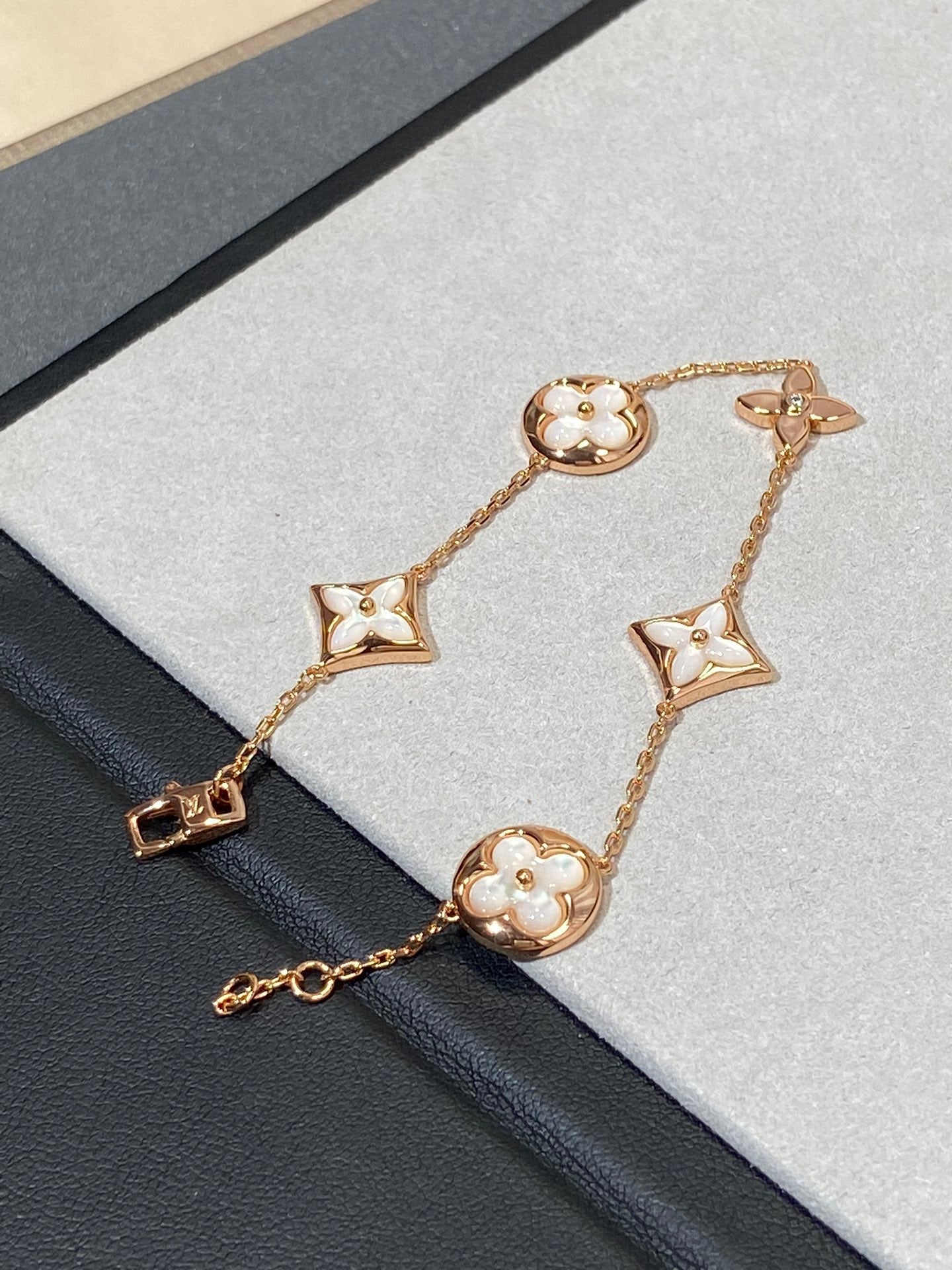 ¡®Star¡¯STAR AND SUN 5 MOTIF MOP PINK GOLD BRACELET