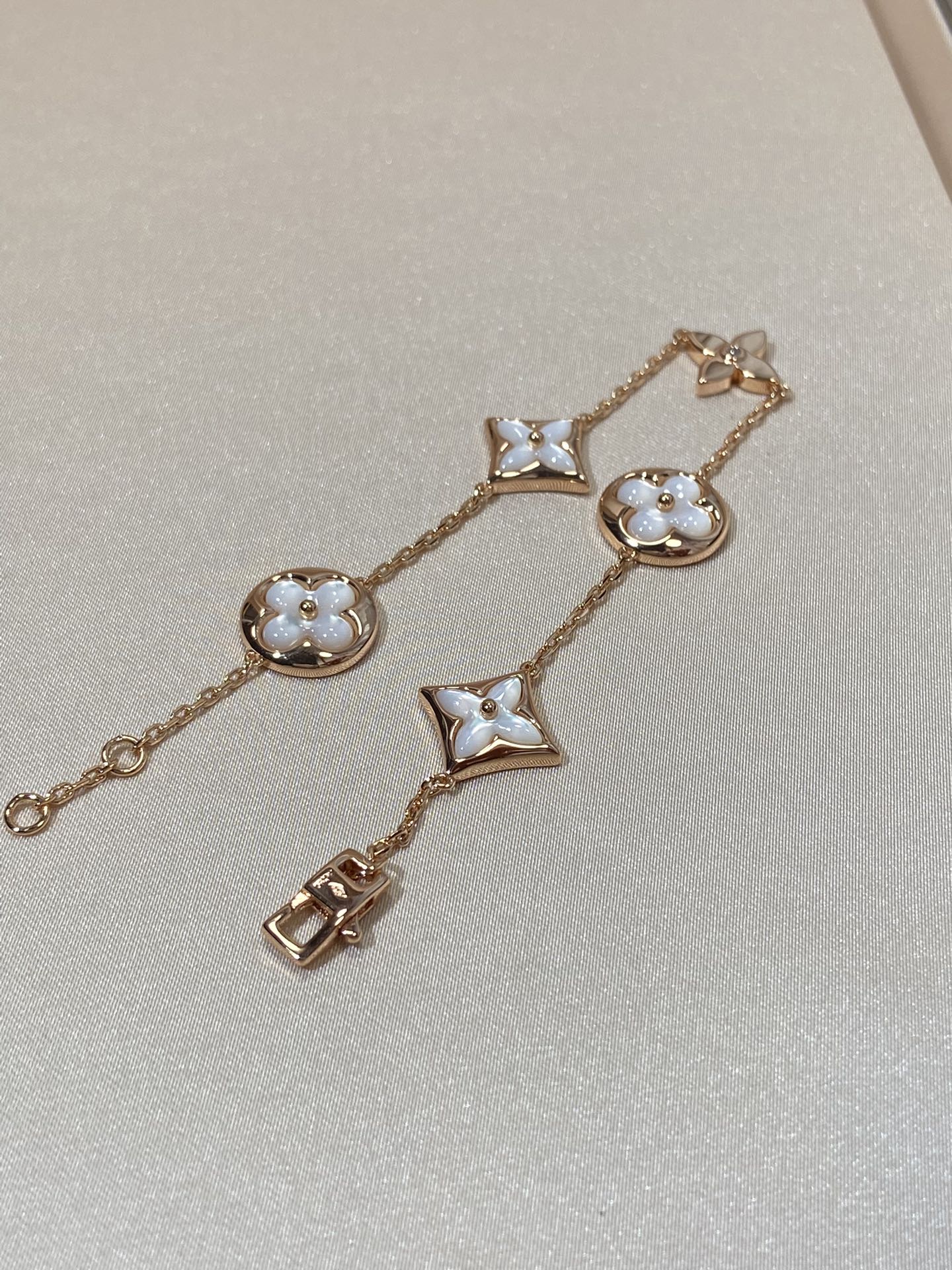 ¡®Moco¡¯STAR AND SUN 5 MOTIF MOP PINK GOLD BRACELET