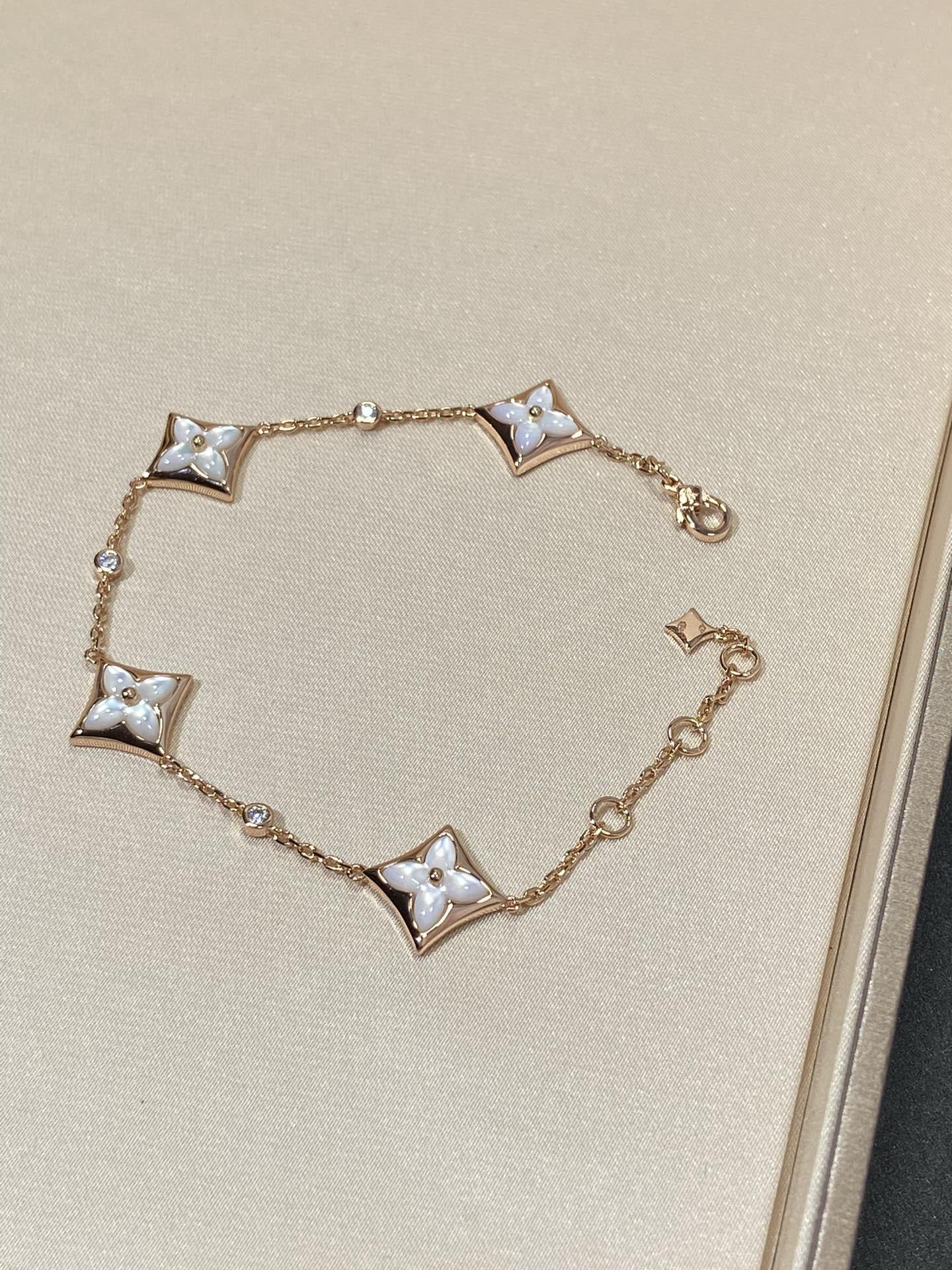¡®Moco¡¯STAR 4 MOTIF MOP DIAMOND PINK GOLD BRACELET