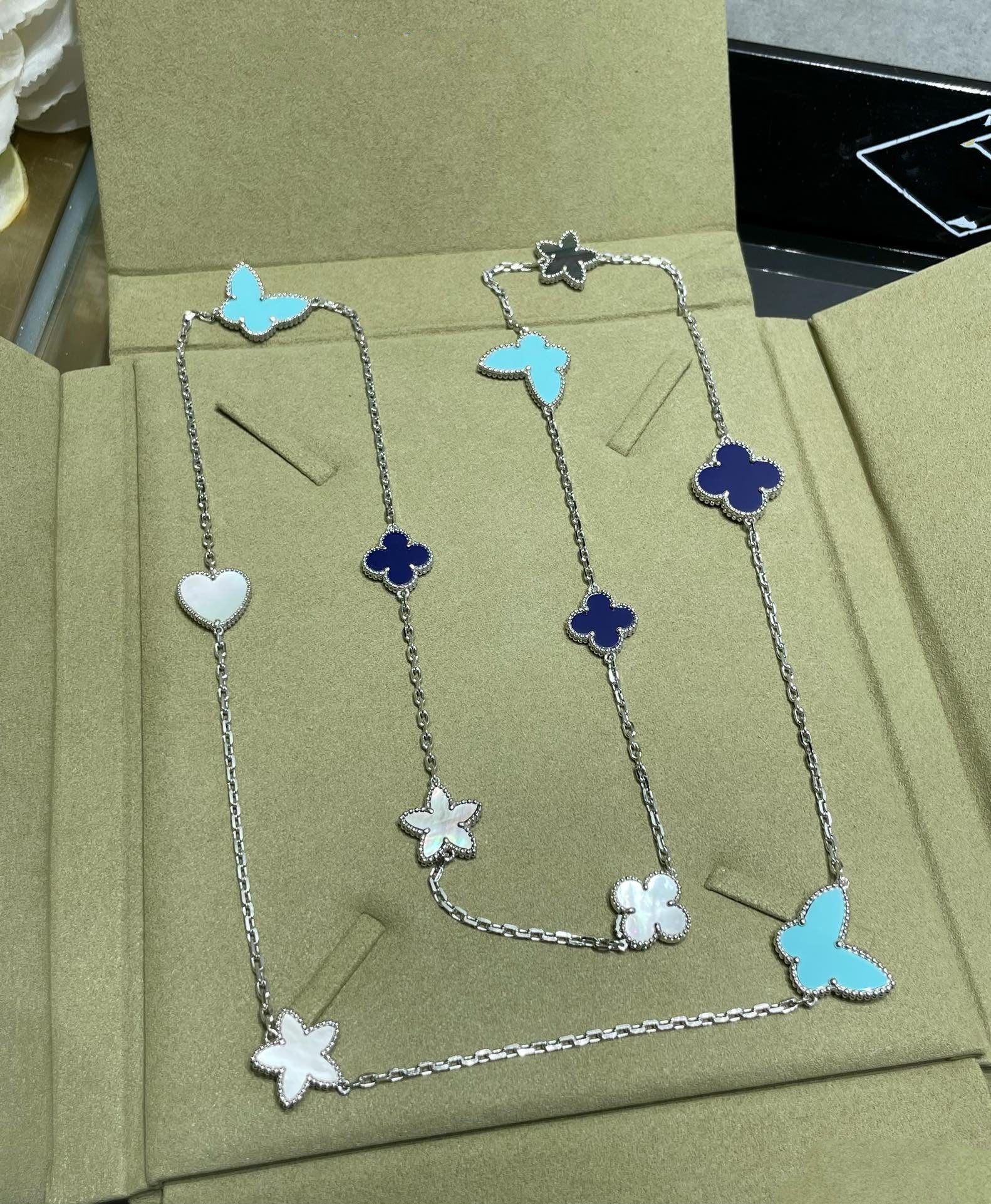 ¡®Star¡¯LUCKY CLOVER SILVER 11 MOTIF NECKLACE