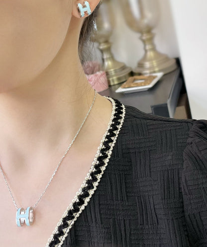 ¡®Moco¡¯POP H SKY BLUE STUD EARRINGS