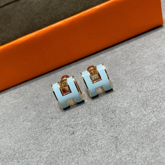 ¡®Moco¡¯POP H SKY BLUE STUD EARRINGS