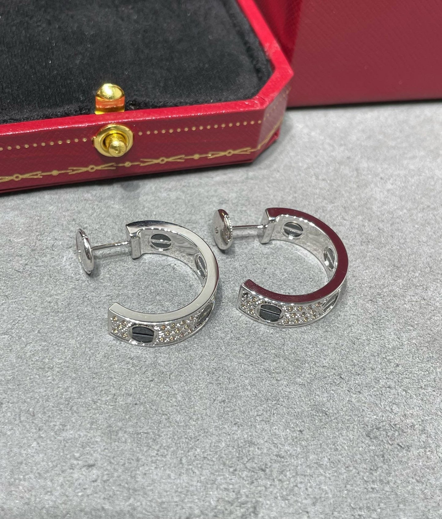 ¡®Moco¡¯LOVE CERAMIC DIAMOND PAVED SILVER EARRINGS