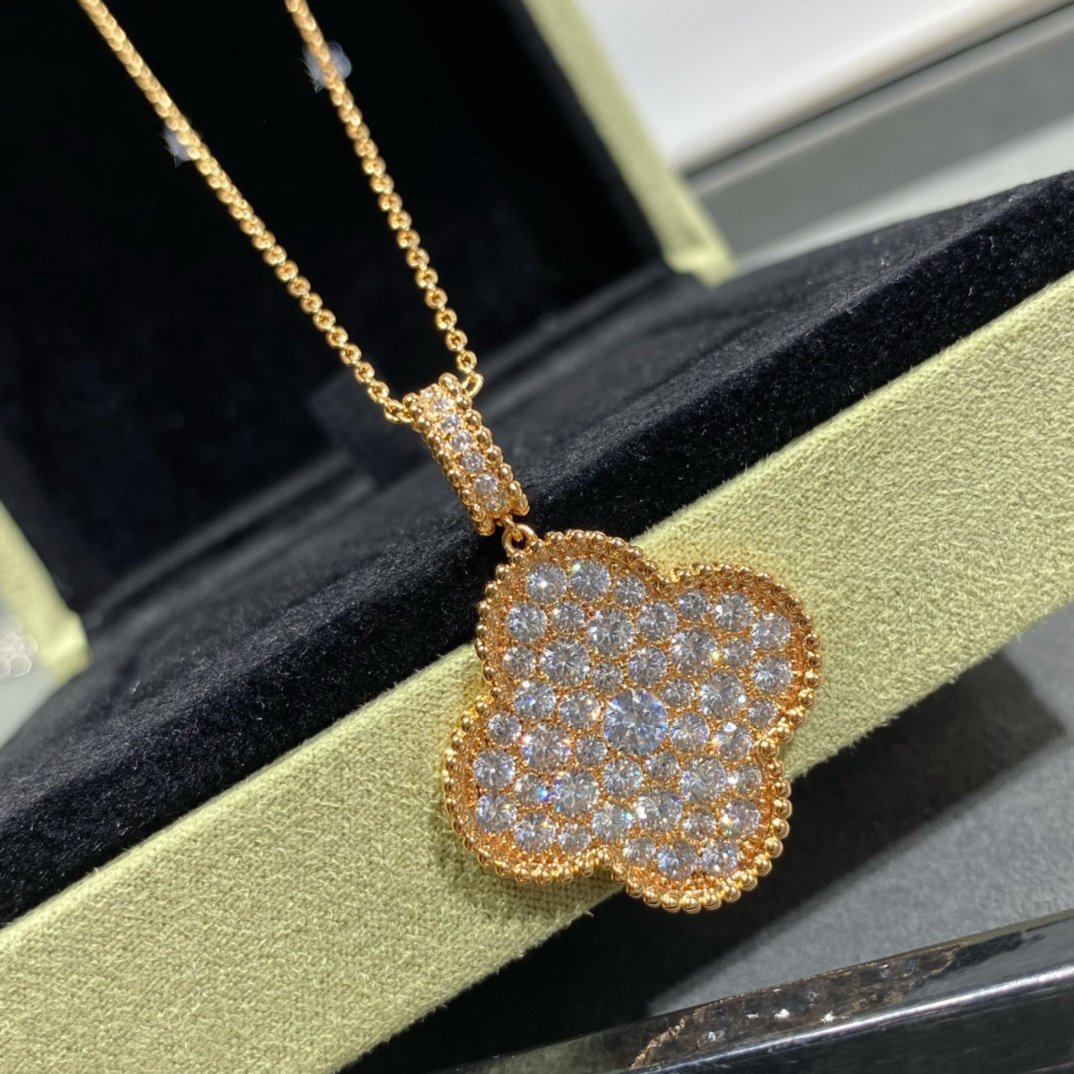 ¡®Star¡¯CLOVER 25MM LARGE PEDANT DIAMOND PAVED LONG NECKLACE