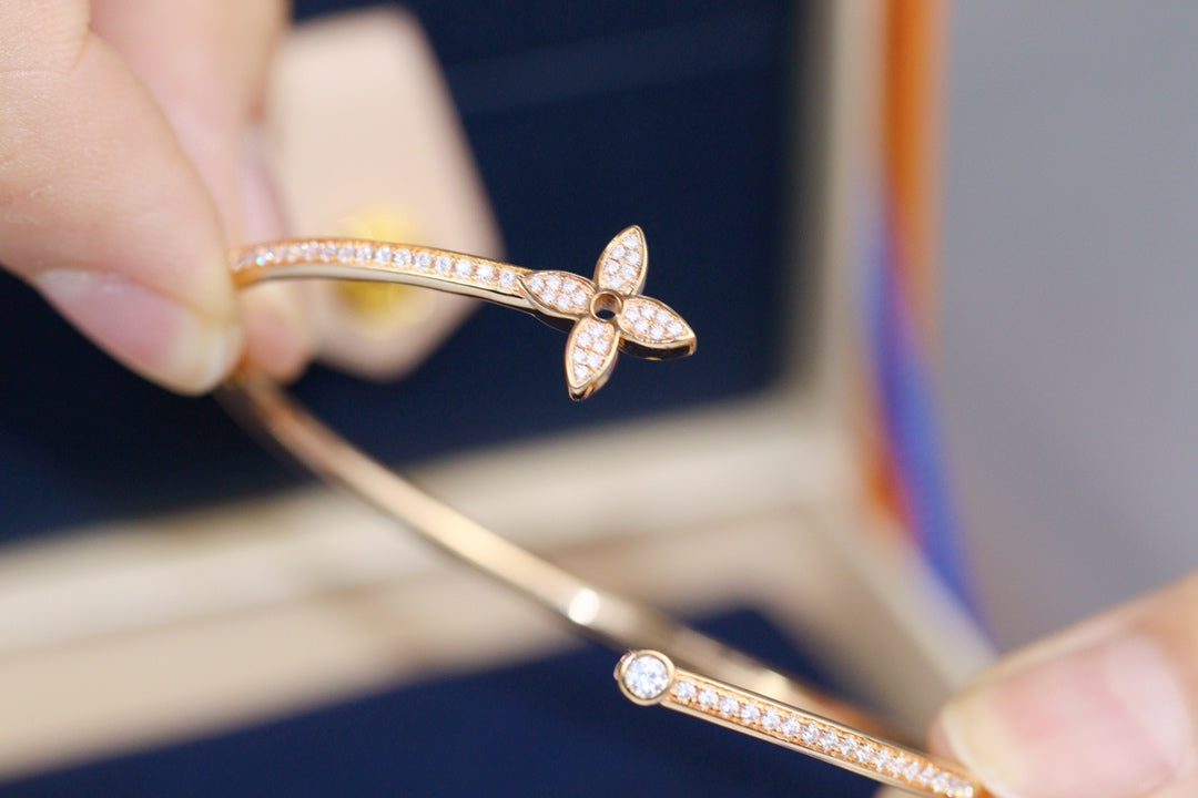 ¡®Moco¡¯IDYLLE PINK GOLD OPEN BRACELET DIAMOND PAVED