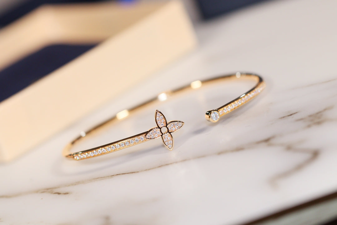 ¡®Star¡¯IDYLLE GOLD OPEN BRACELET DIAMOND PAVED