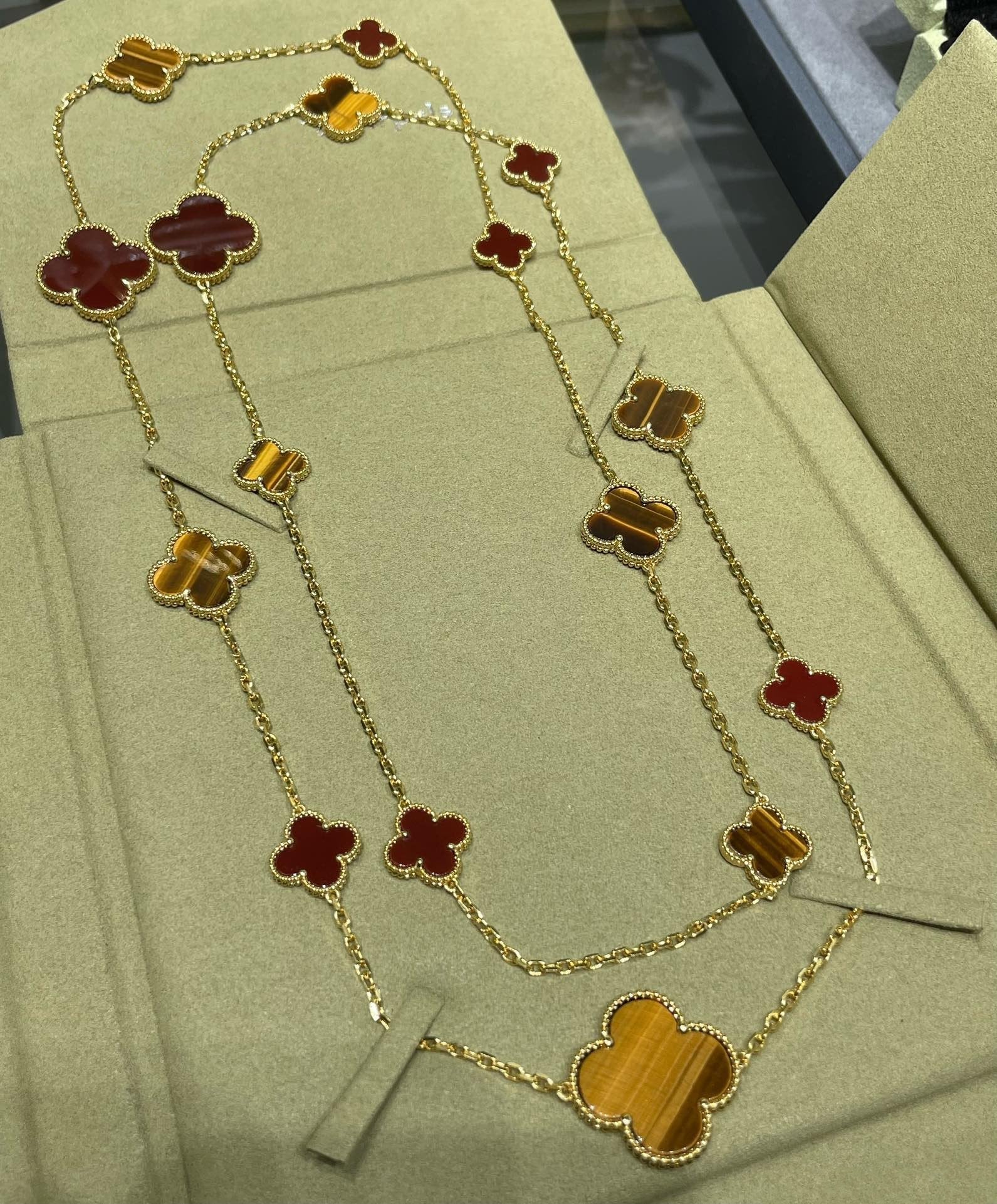 ¡®Star¡¯CLOVER 16 MOTIF CARNELIAN TIGER EYE ROSE GOLD NECKLACE
