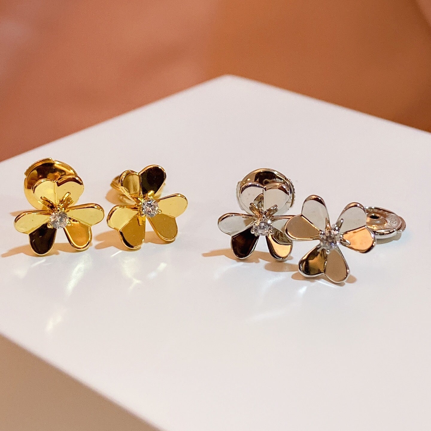 ¡®Star¡¯FRIVOLE MINI FLOWER EARRINGS