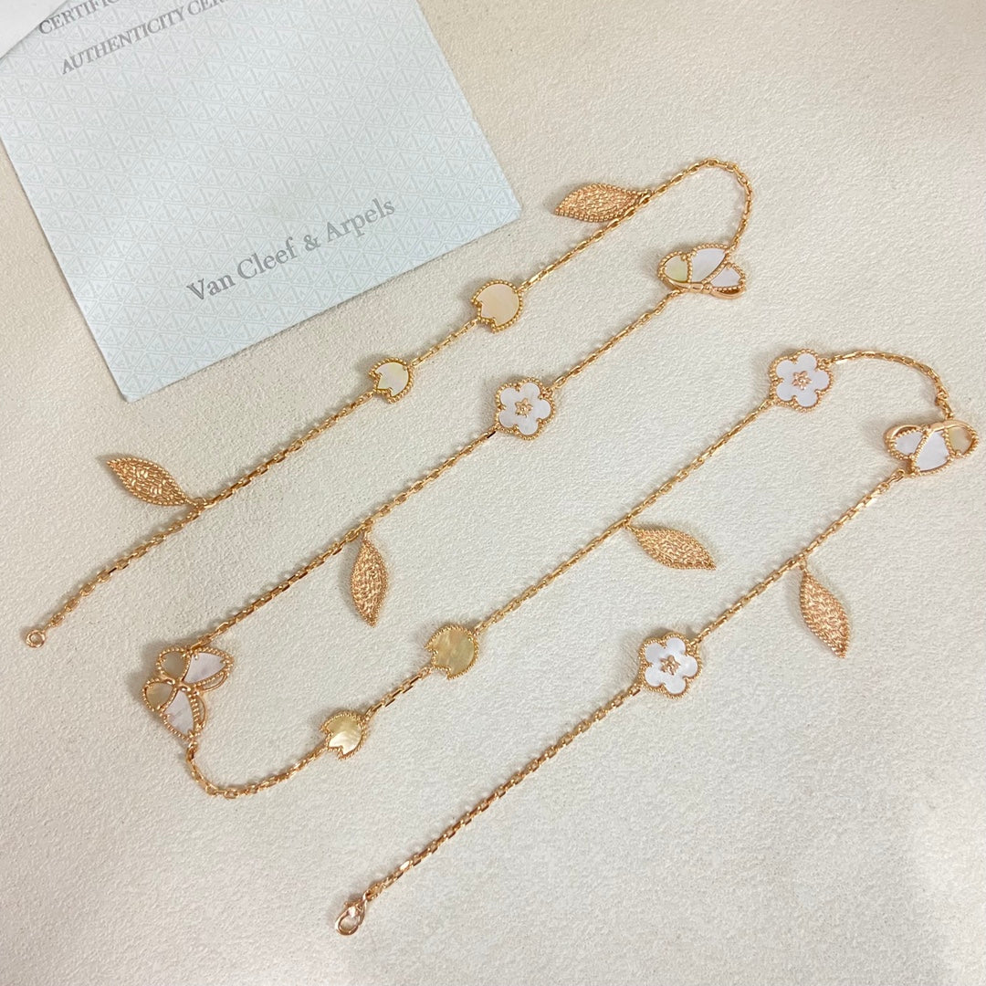 [Moco ] 26 NEW CLOVER LUCKY LIGHT YELLOW AND WHITE SET