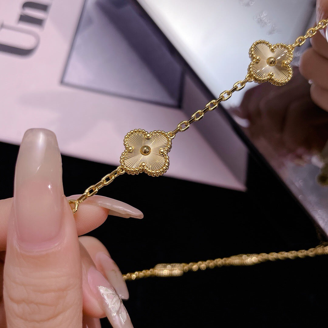 ¡®Star¡¯CLOVER 10 MOTIFS LASER NECKLACE