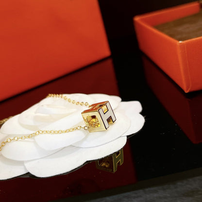 ¡®Moco¡¯H WHITE SQUARE GOLD NECKLACE