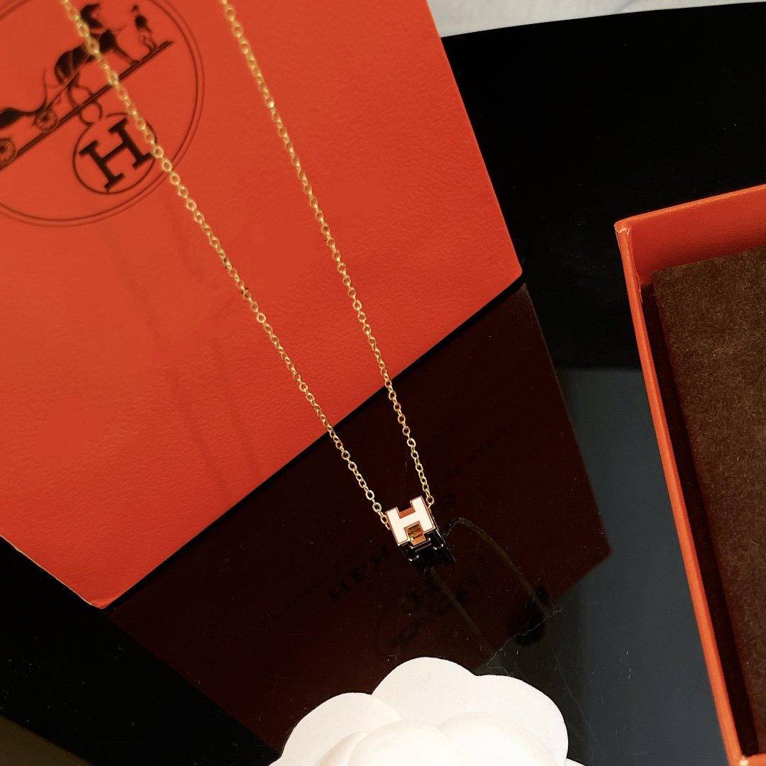 ¡®Moco¡¯H WHITE SQUARE GOLD NECKLACE