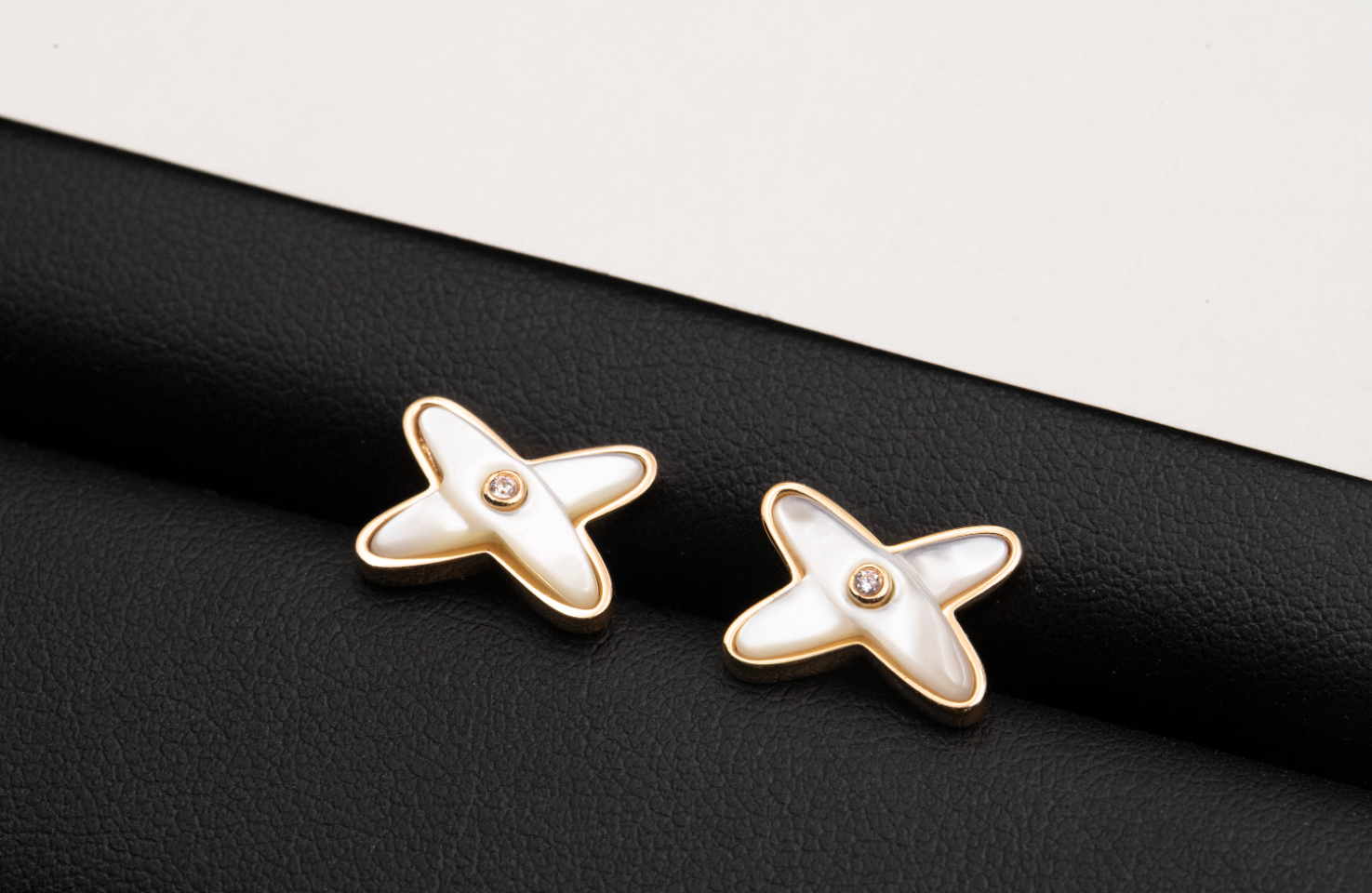 ¡®Star¡¯JEUX DE WHITE MOP PINK GOLD DIAMOND EARRINGS