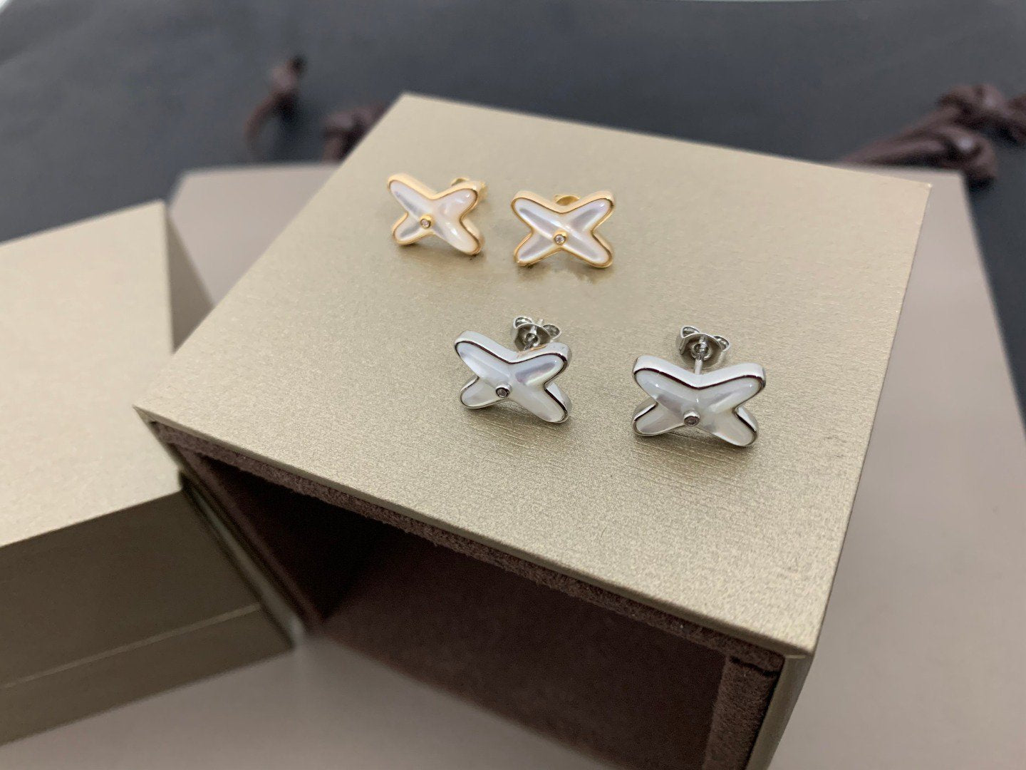 ¡®Star¡¯JEUX DE WHITE MOP SILVER DIAMOND EARRINGS