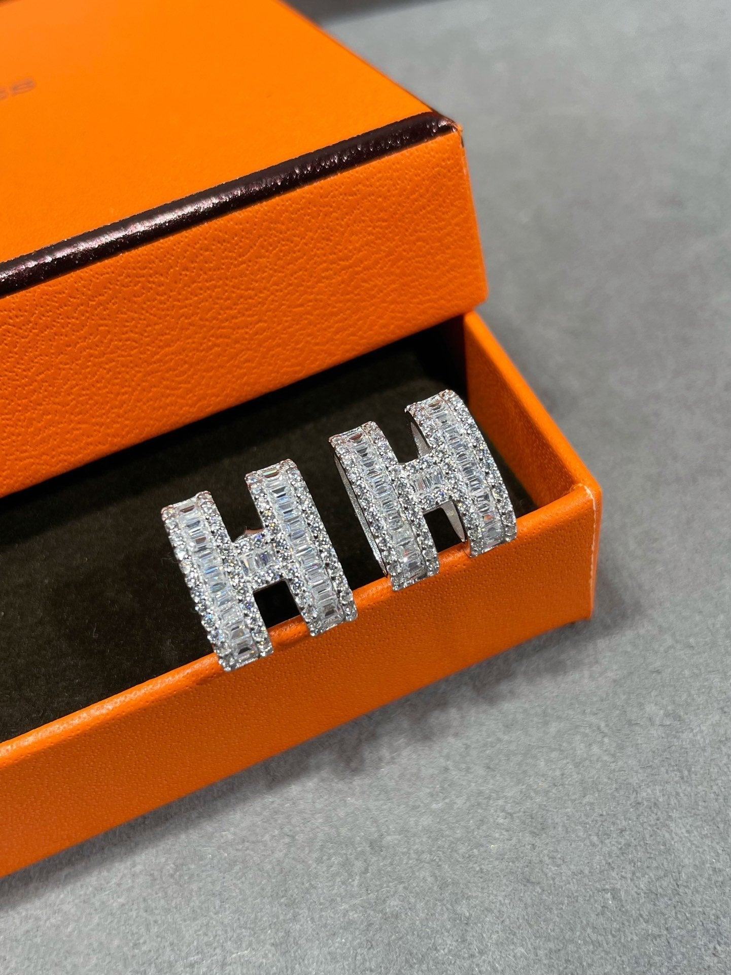 ¡®Star¡¯H STUD EARRINGS WITH SILVER DIAMONDS