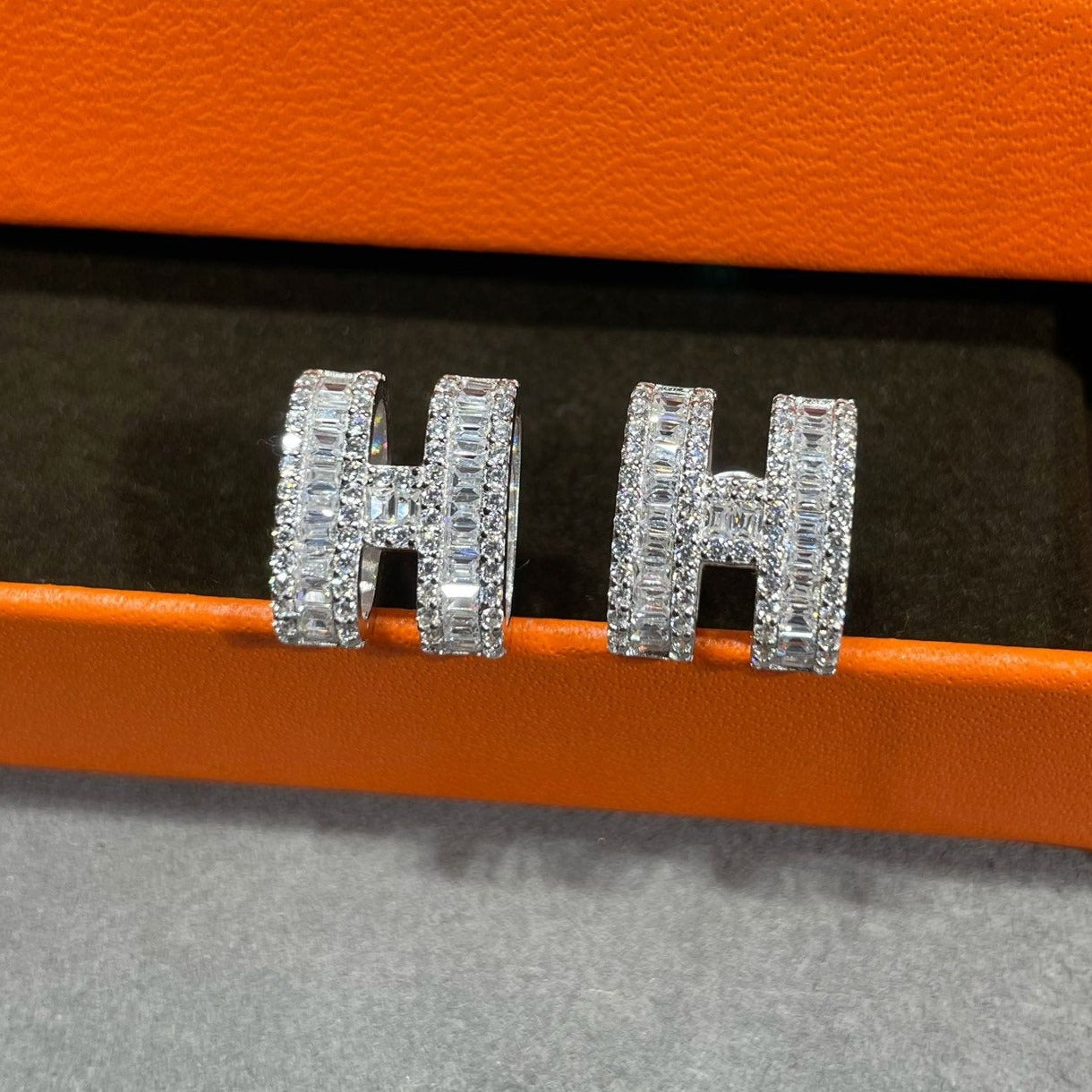 ¡®Star¡¯H STUD EARRINGS WITH SILVER DIAMONDS