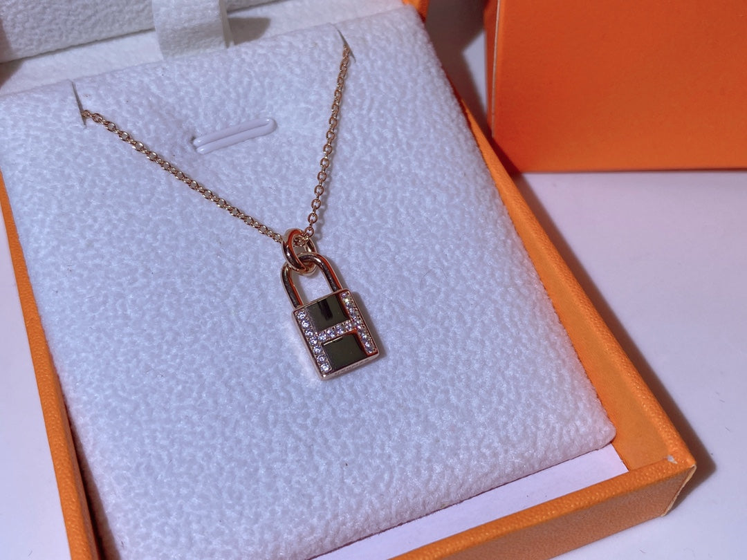 ¡®Moco¡¯HM ADVANCED NICHE LOCK HEAD NECKLACE DIAMONDS
