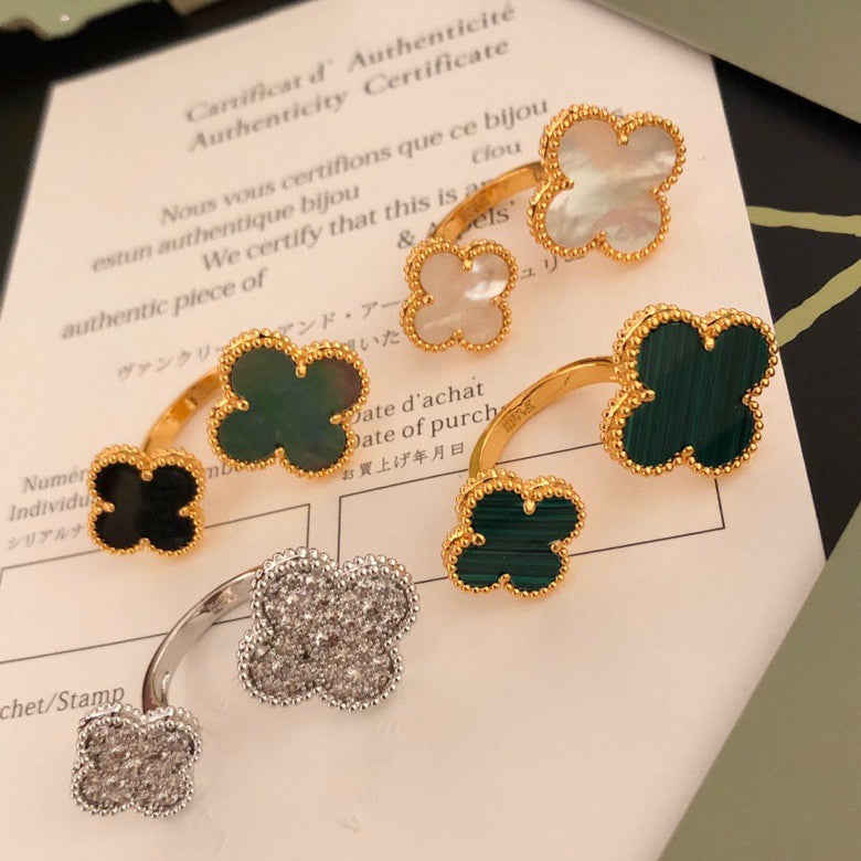 ¡®Star¡¯CLOVER BETWEEN THE FINGER RING