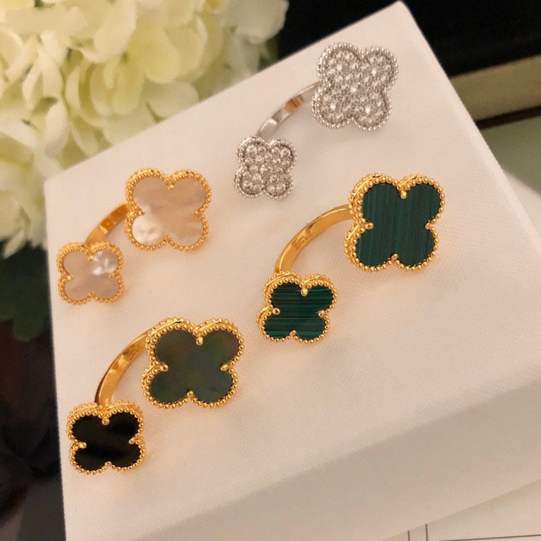 ¡®Star¡¯CLOVER BETWEEN THE FINGER RING
