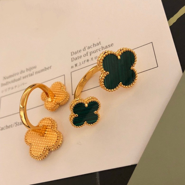 ¡®Star¡¯CLOVER BETWEEN THE FINGER RING
