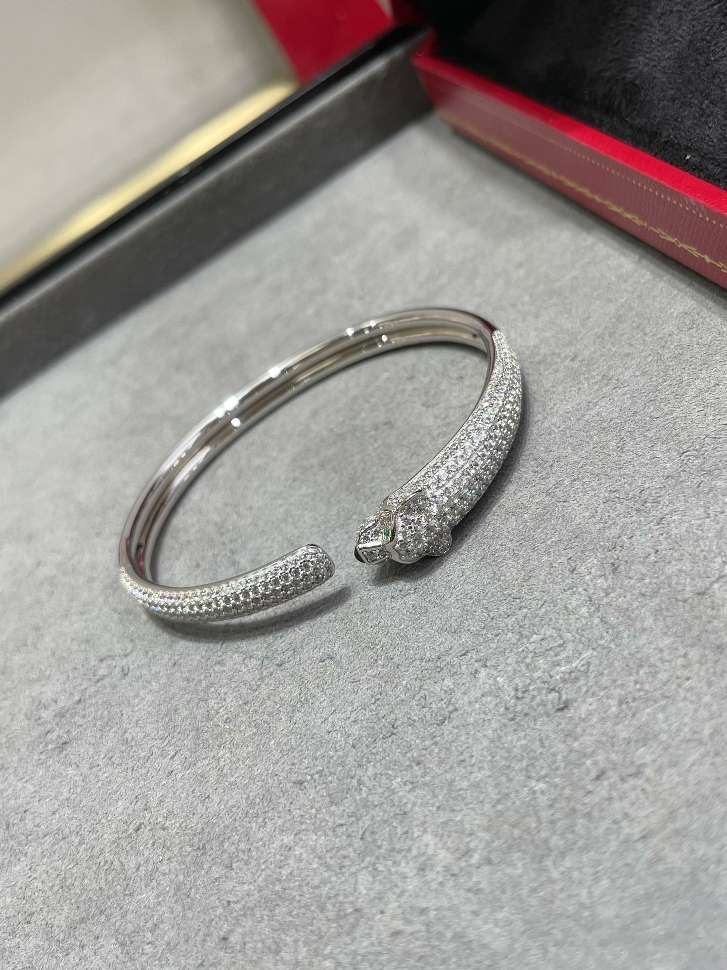 ¡®Moco¡¯PANTHERE FULL DIAMOND OPEN BRACELET